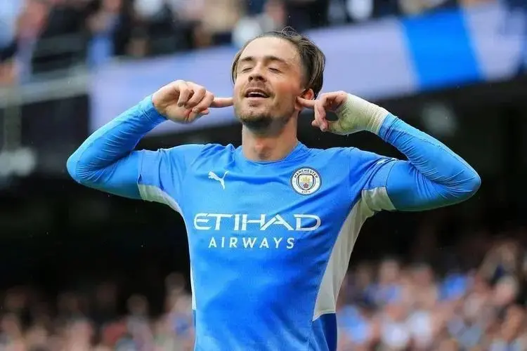 一个男孩会在他十几岁的时候选择一支球队。