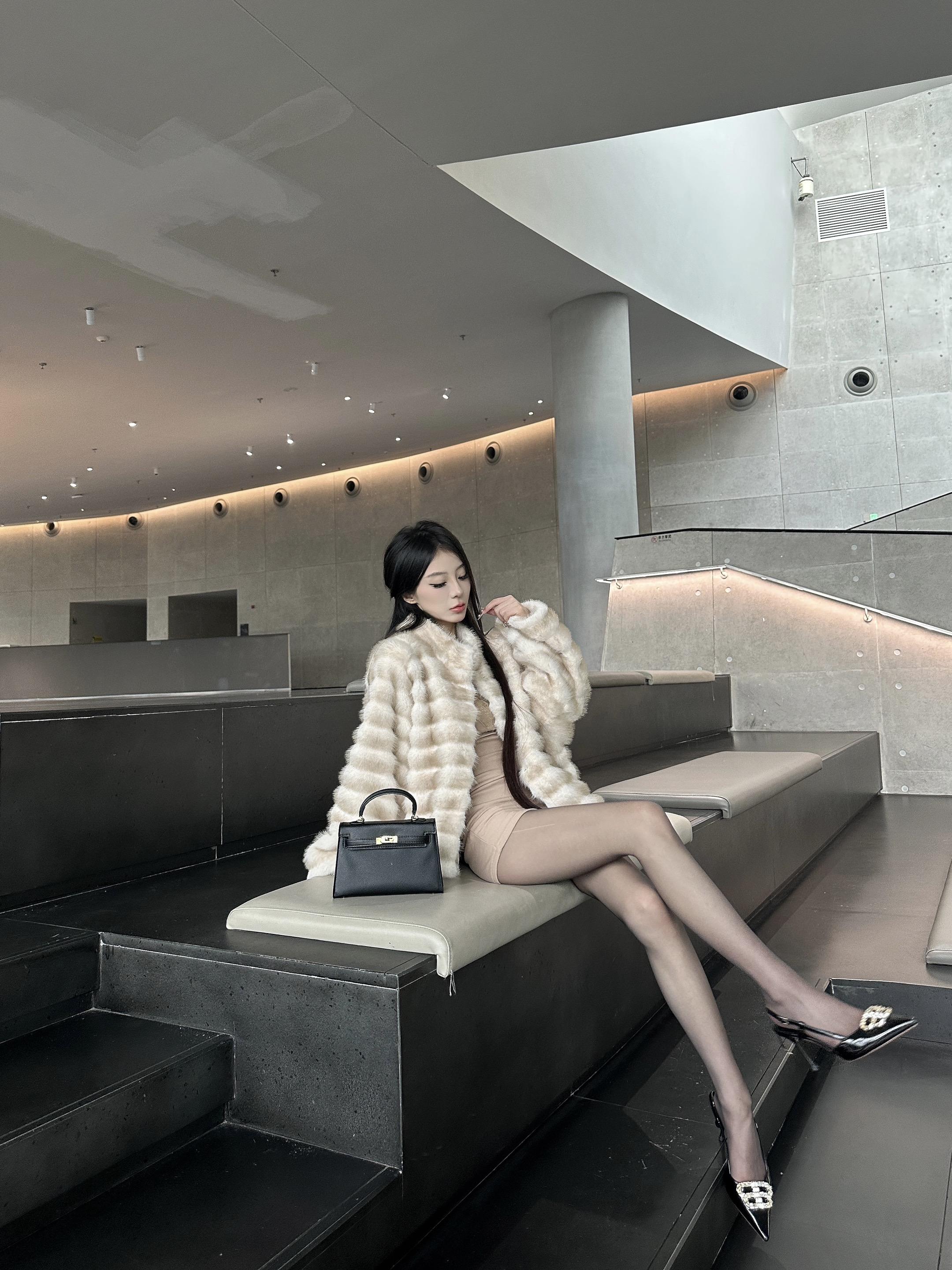 不是说爱我吗 怎么给她评论老婆呀。