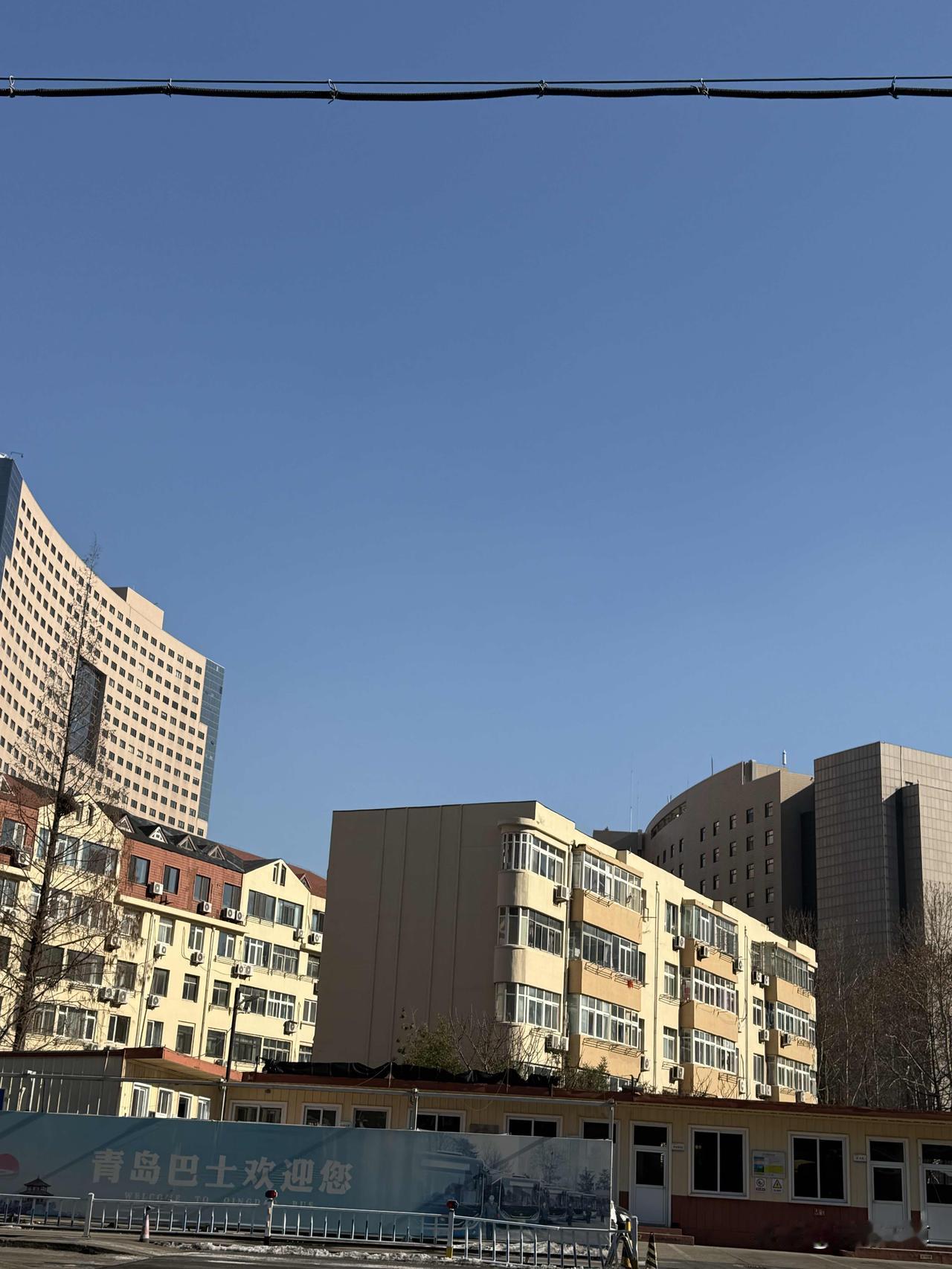 冬日生活随拍我昨天上午去了趟青岛万象城苹果专卖店，主要是为了提高自己的业务技能来