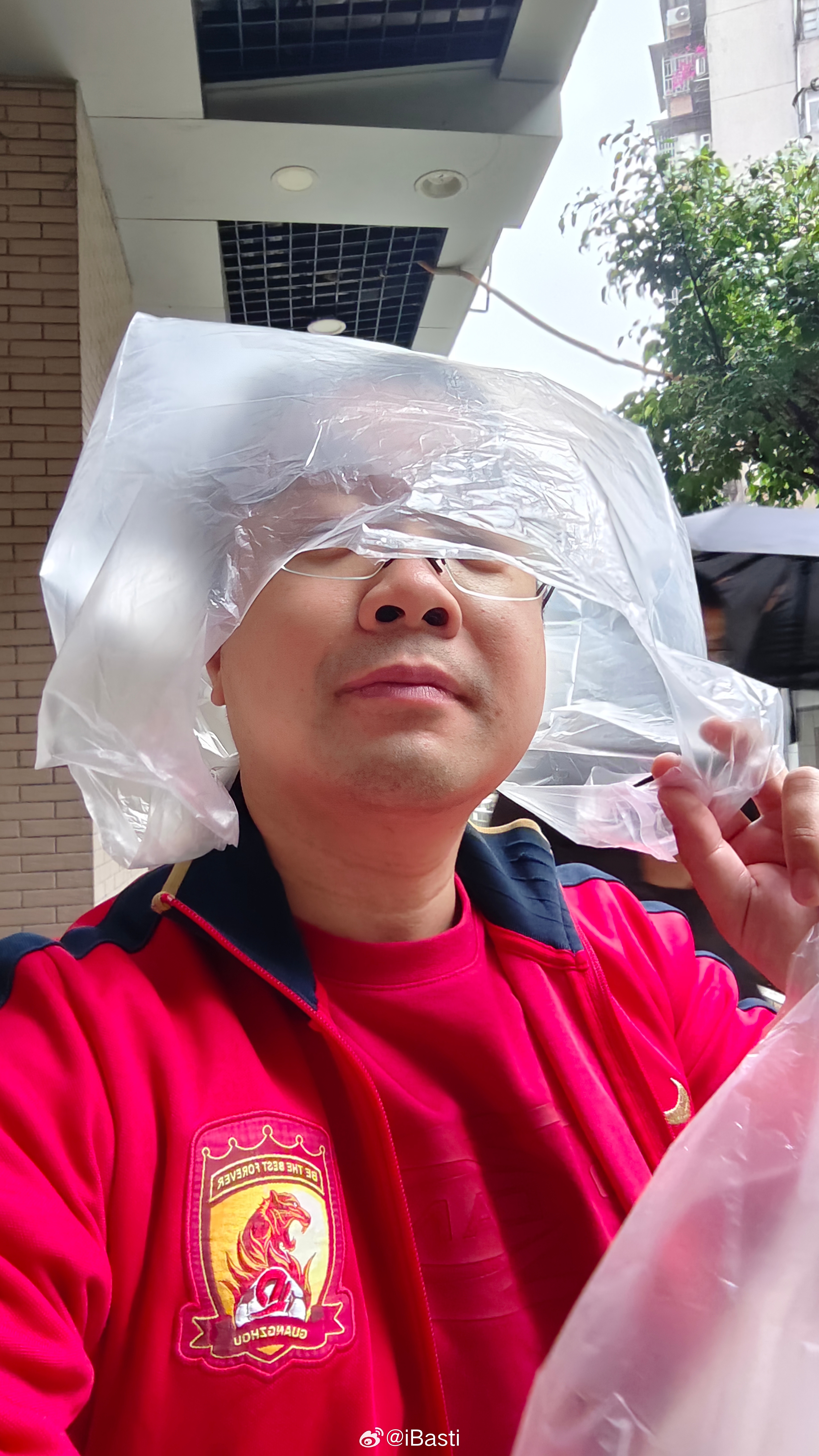 饭堂吃完饭外面下狗💩了