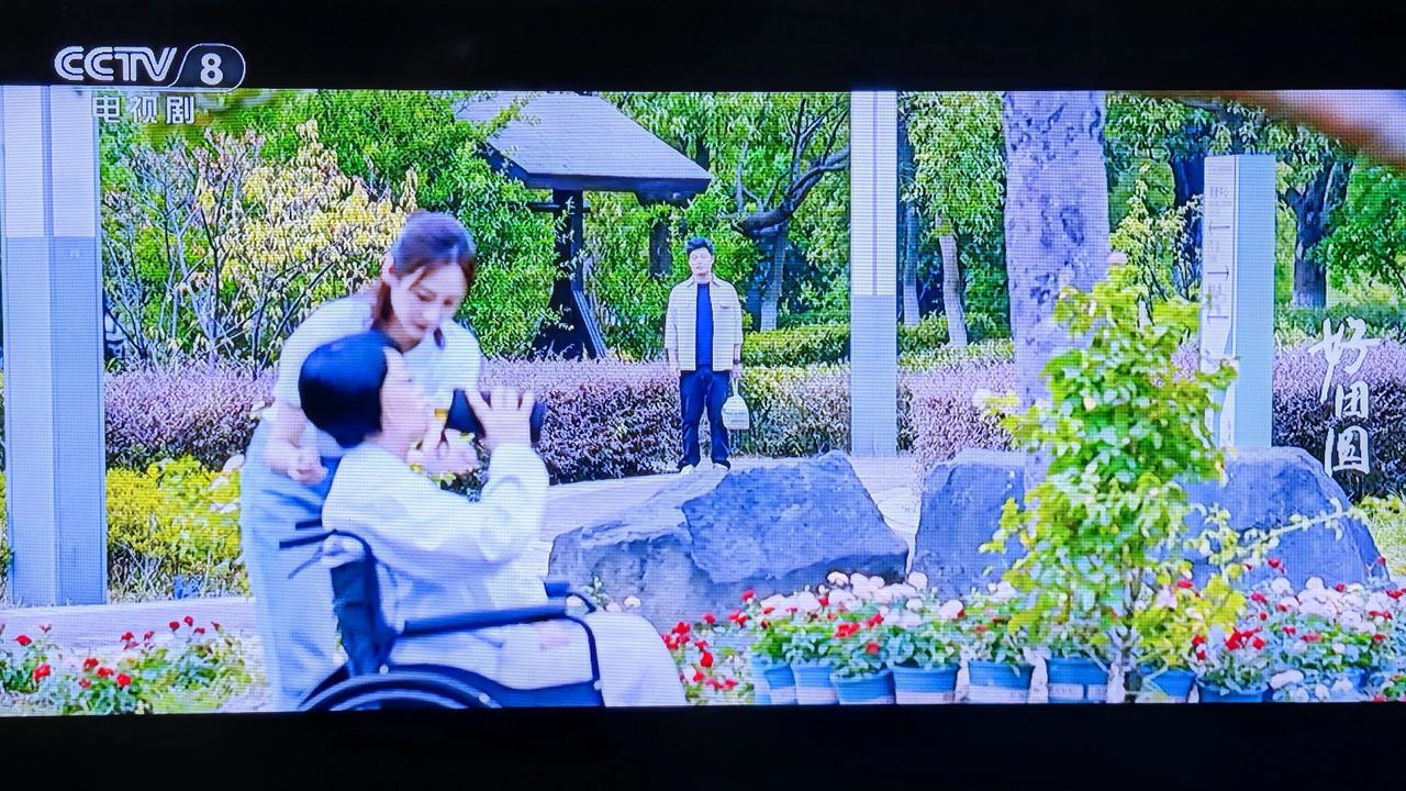 #好团圆：邓海洋躺在病床上，一席推心置腹的话，彻底感动了向中，拉着邓海洋的手，百