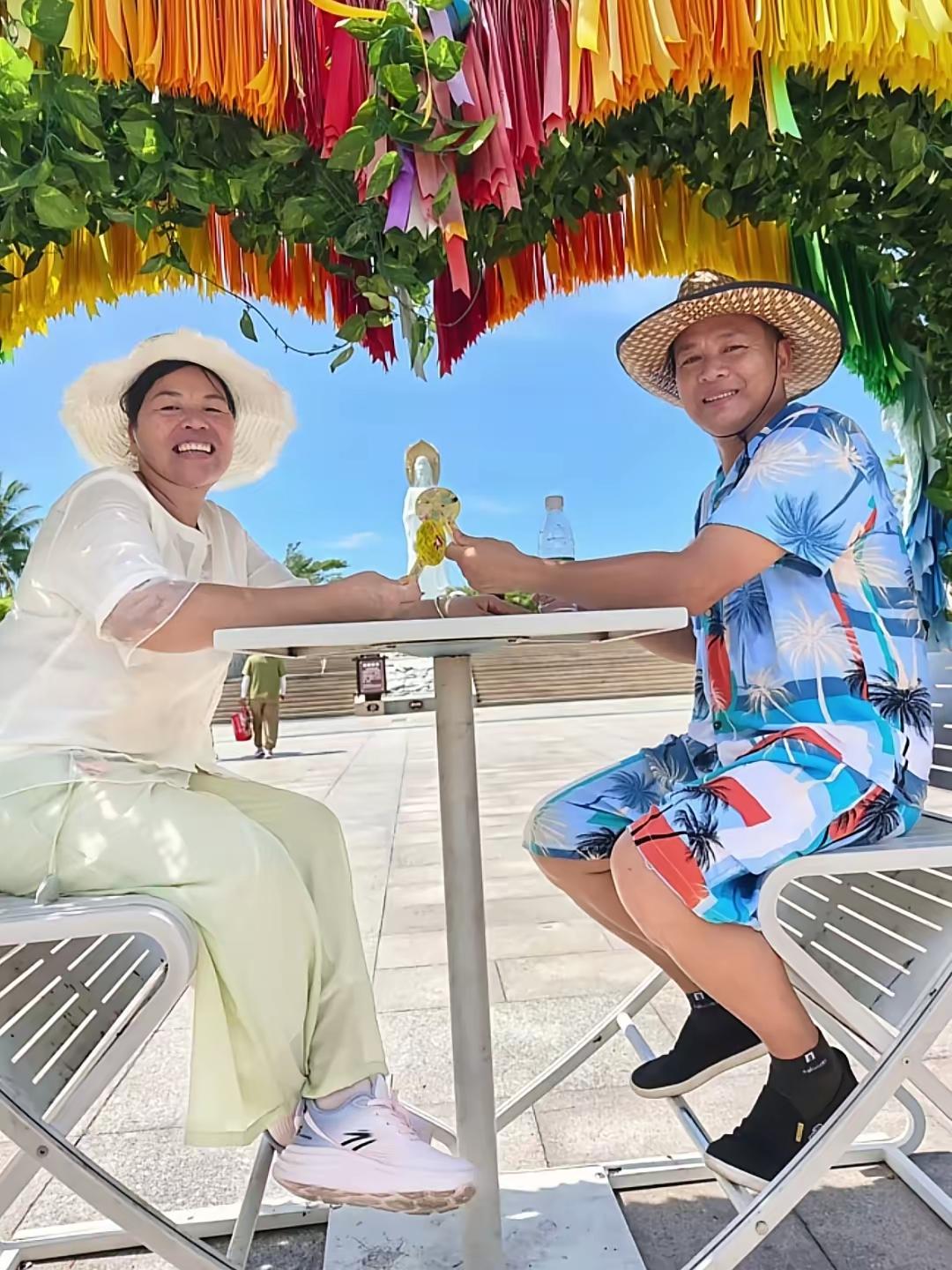 全红婵爸爸妈妈终于舍得放下工作出去游山玩水了！6月5日中午12点14分，全爸全文