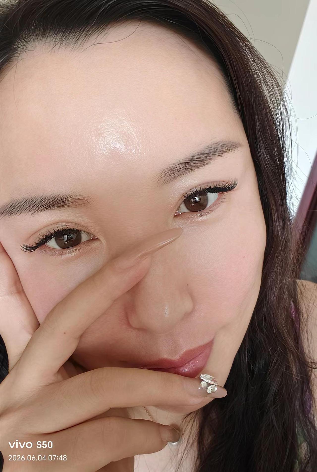 把自己重养一遍，原相机下的皮肤状态真的很好，没有丑女人只有懒女人这话没毛病，年龄