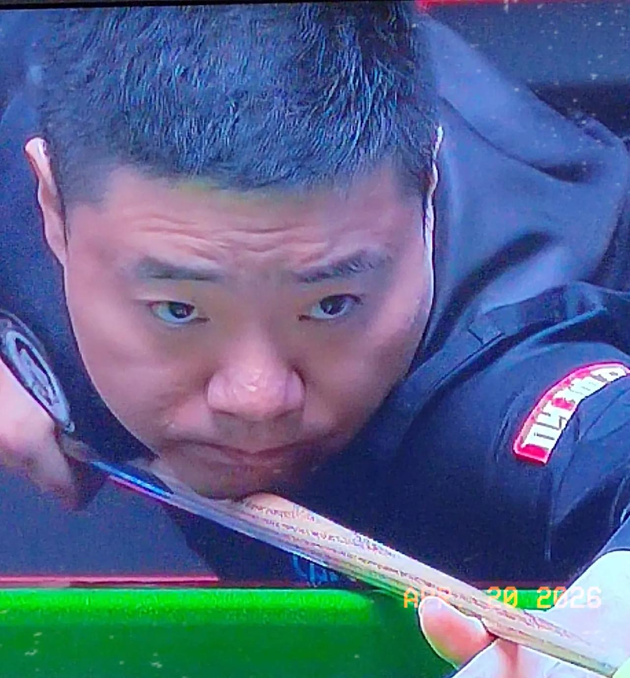 丁俊晖赢了！
丁主任单杆60+，拿下第15局，总比分10-5击败“苦主”吉尔伯特