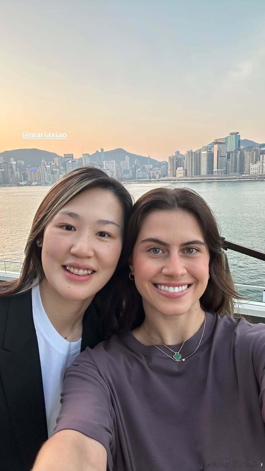 WTT香港总决赛2025 高桥·布鲁娜和肖瑶茜合影🤳 