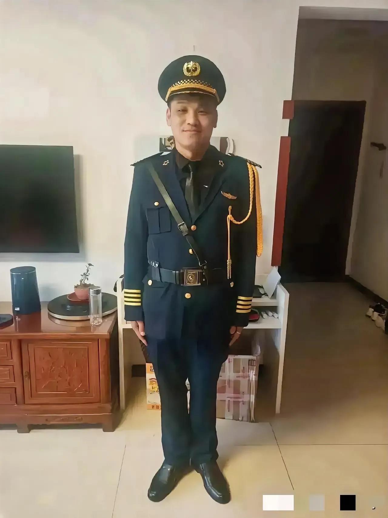 这是什么属于哪个部门的领导？[what]