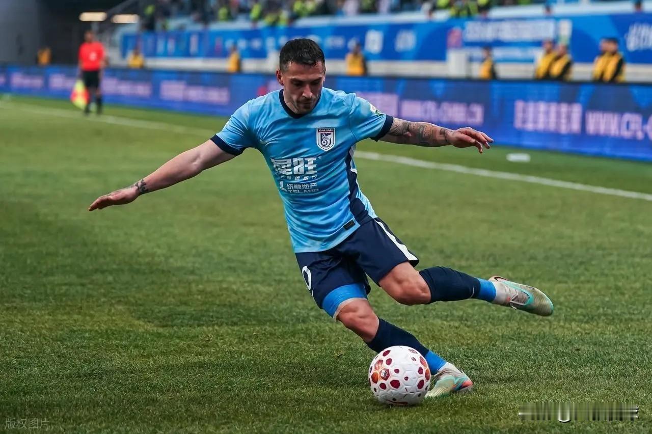 尼古拉·斯坦丘
堪称大连英博的“中场法拉利发动机”。作为球队攻防转换的核心，他兼