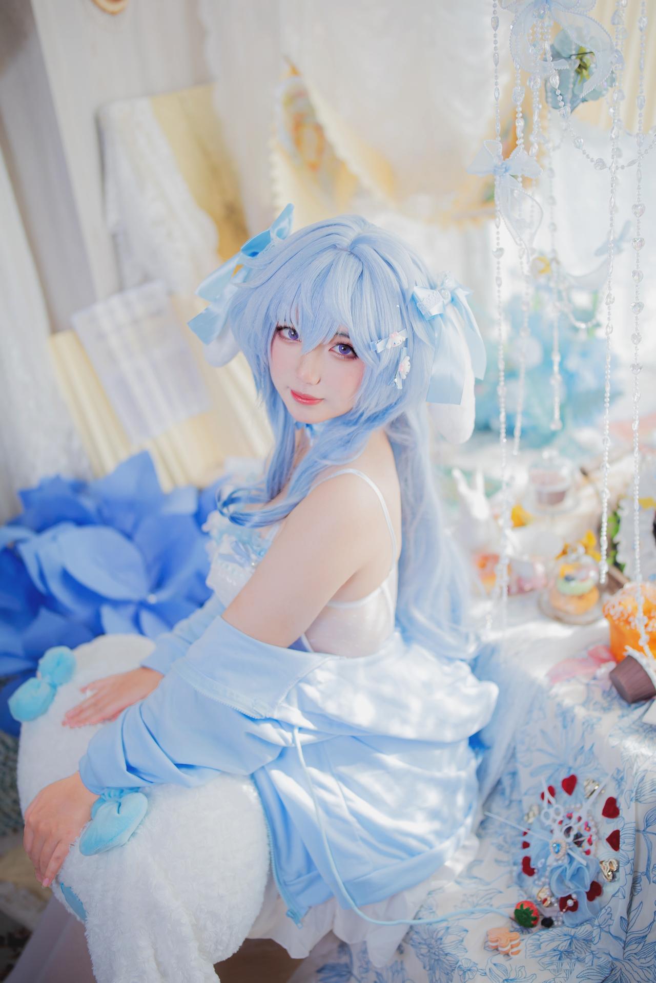 甘雨身为千年的秘书，竟然不会整活儿。那么，整活儿就交给COSER吧！
COSER