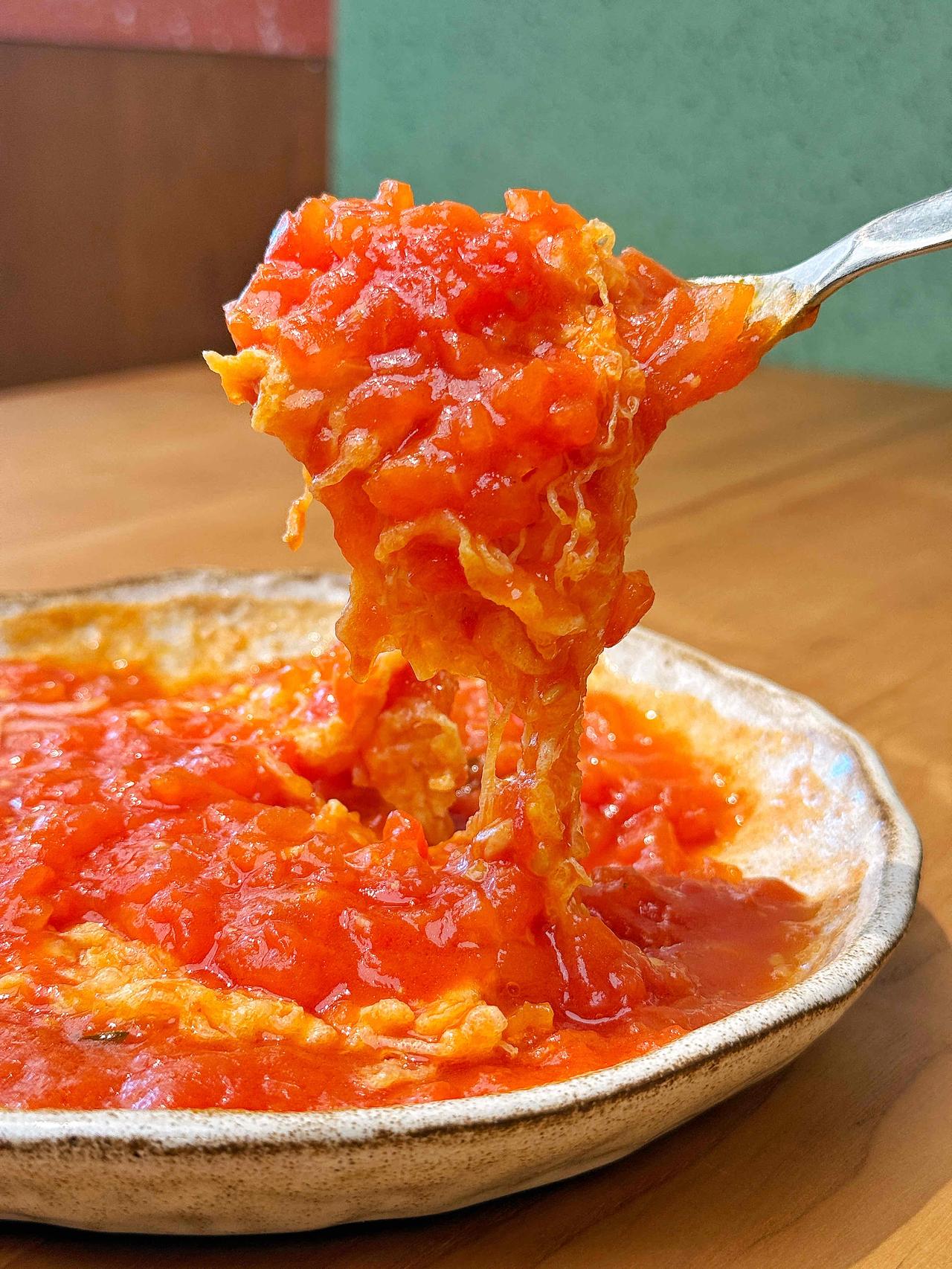 拌饭天花板，米饭收割机

南京西路恒隆广场，融合料理，有笋壳鱼有五花腱牛肉，有西