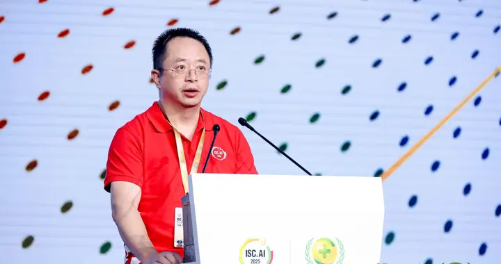 ISC.AI 2025周鸿祎：应对“超级黑客”威胁 安全智能体成破局关键