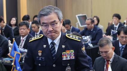 韩国对我们喊话，警察厅部长要来访华，目的就是解决跨国犯罪的问题。
 
其实韩国现