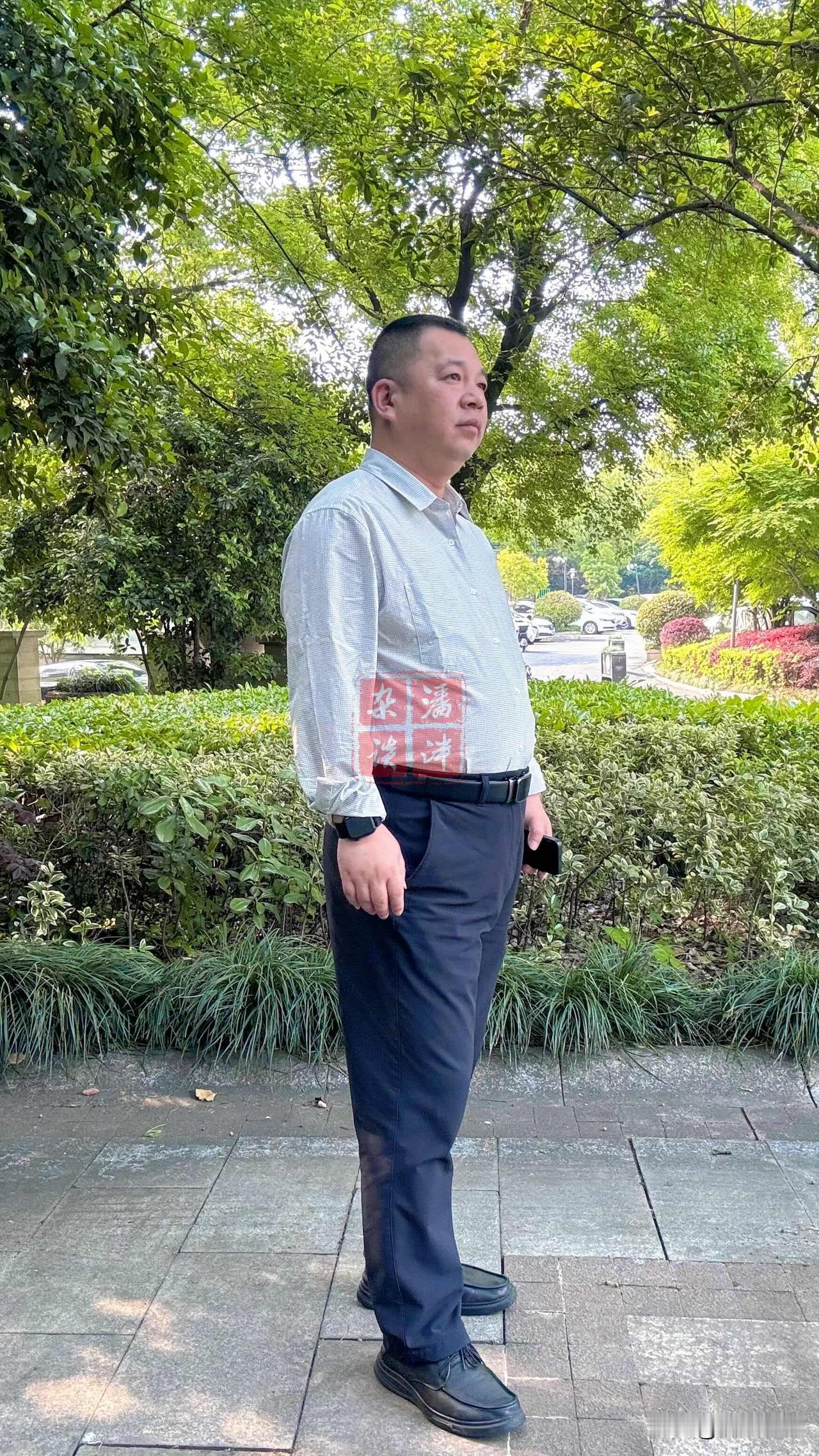 你只需静静旁观， 这世间百态的人与事， 终会在命运的洪流里， 卸下伪装，回归本原