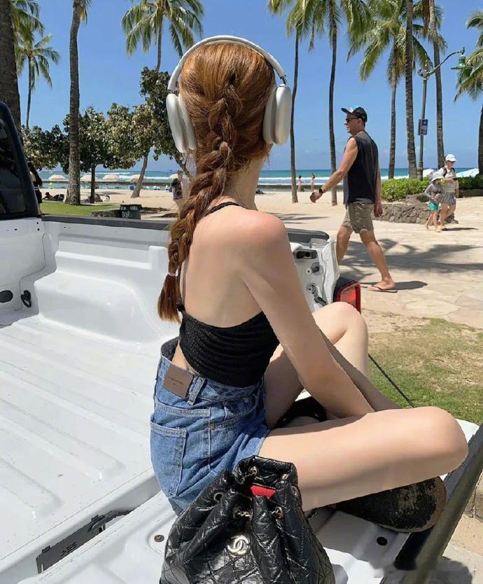 三十年后，哪种家庭更幸福？1、独生子女家庭：好处是：资源集中，只培养一个，家庭关