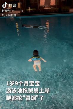 “火到人民日报了！”女子带1岁9个月宝宝去马来西亚旅游，孩子舅舅偷懒一直飘在水面