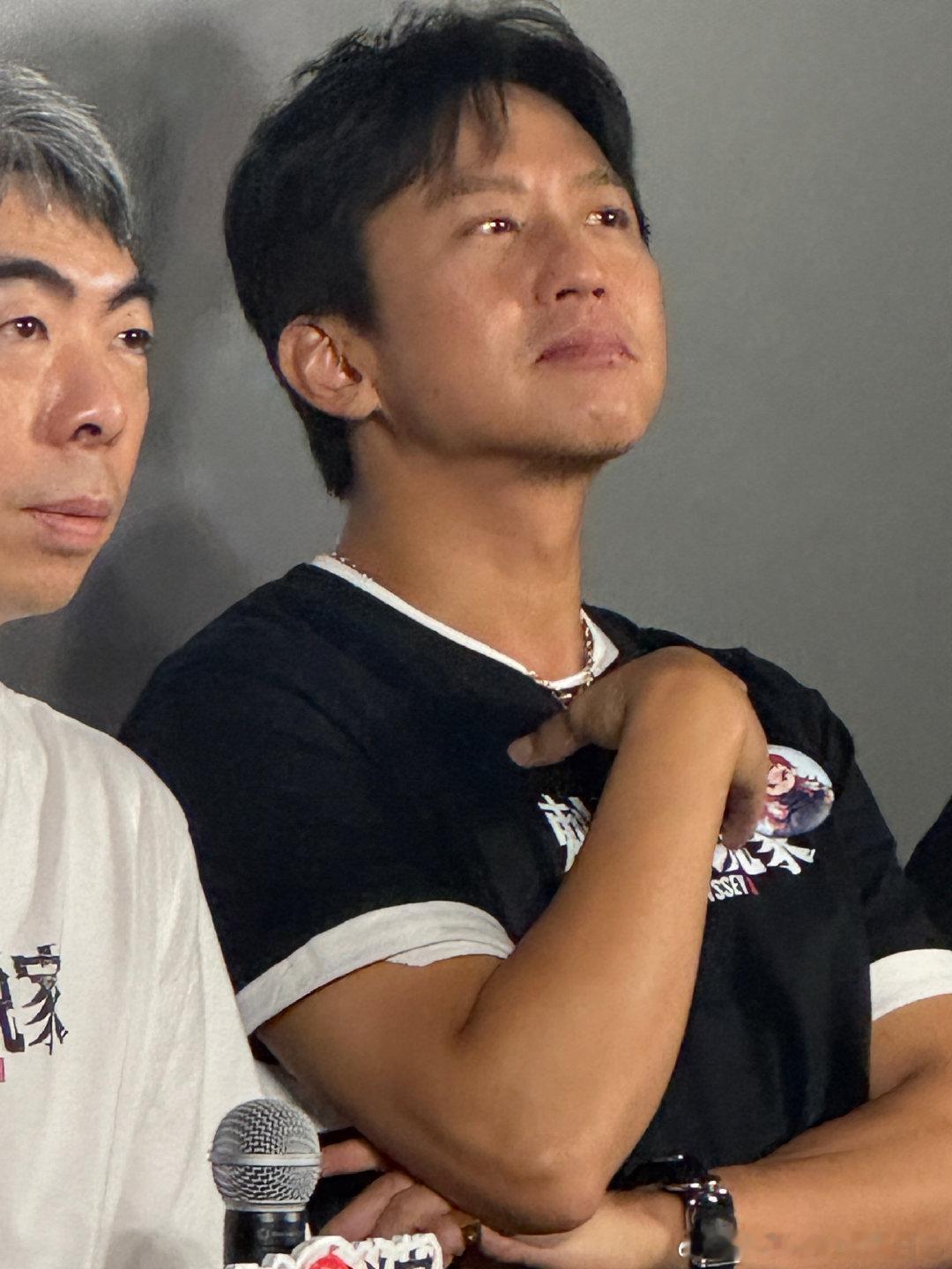 邓超 为了家庭我可以随时退休家人们谁懂啊！邓超谈起家庭瞬间变软，说能随时退休，事