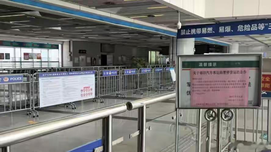 我们差的不是20分钟，是50块！客运站每天倒一家，大巴却偷偷满座 