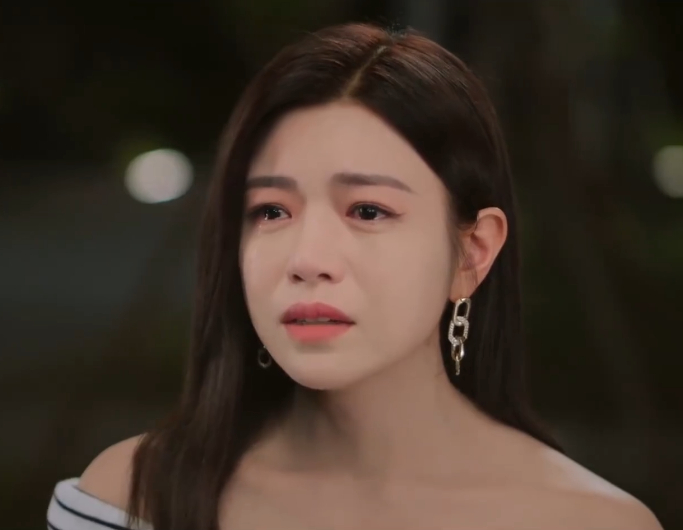 陈妍希这46秒梦回13年前的沈佳宜 看狙击蝴蝶里陈妍希这46秒，长发造型温婉动人