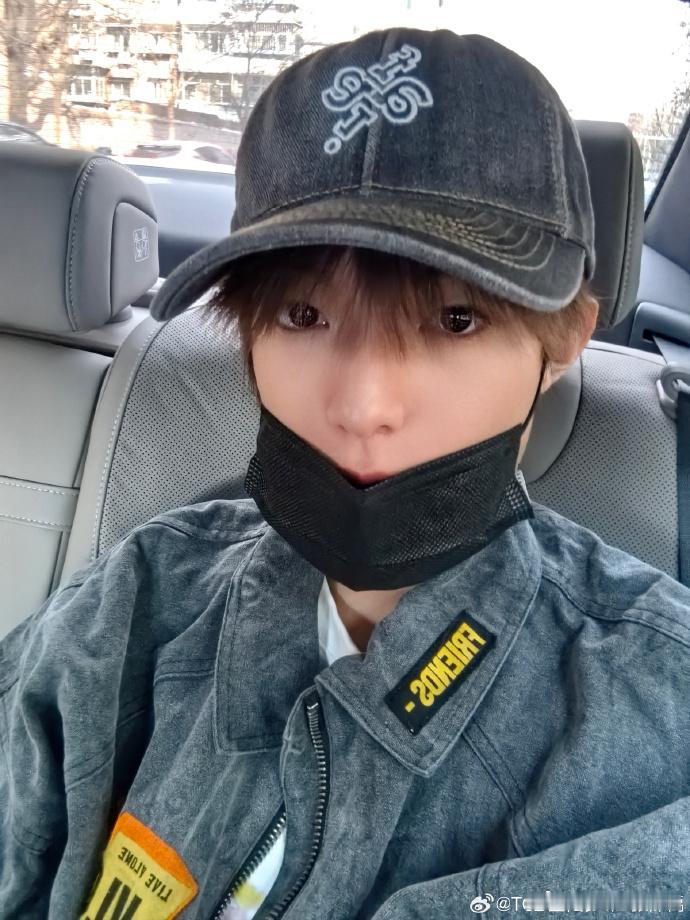 张泽禹攀岩随拍 张泽禹攀岩随拍来啦，是勇于尝试一切新事物的小宝呀，攀岩时要注意安