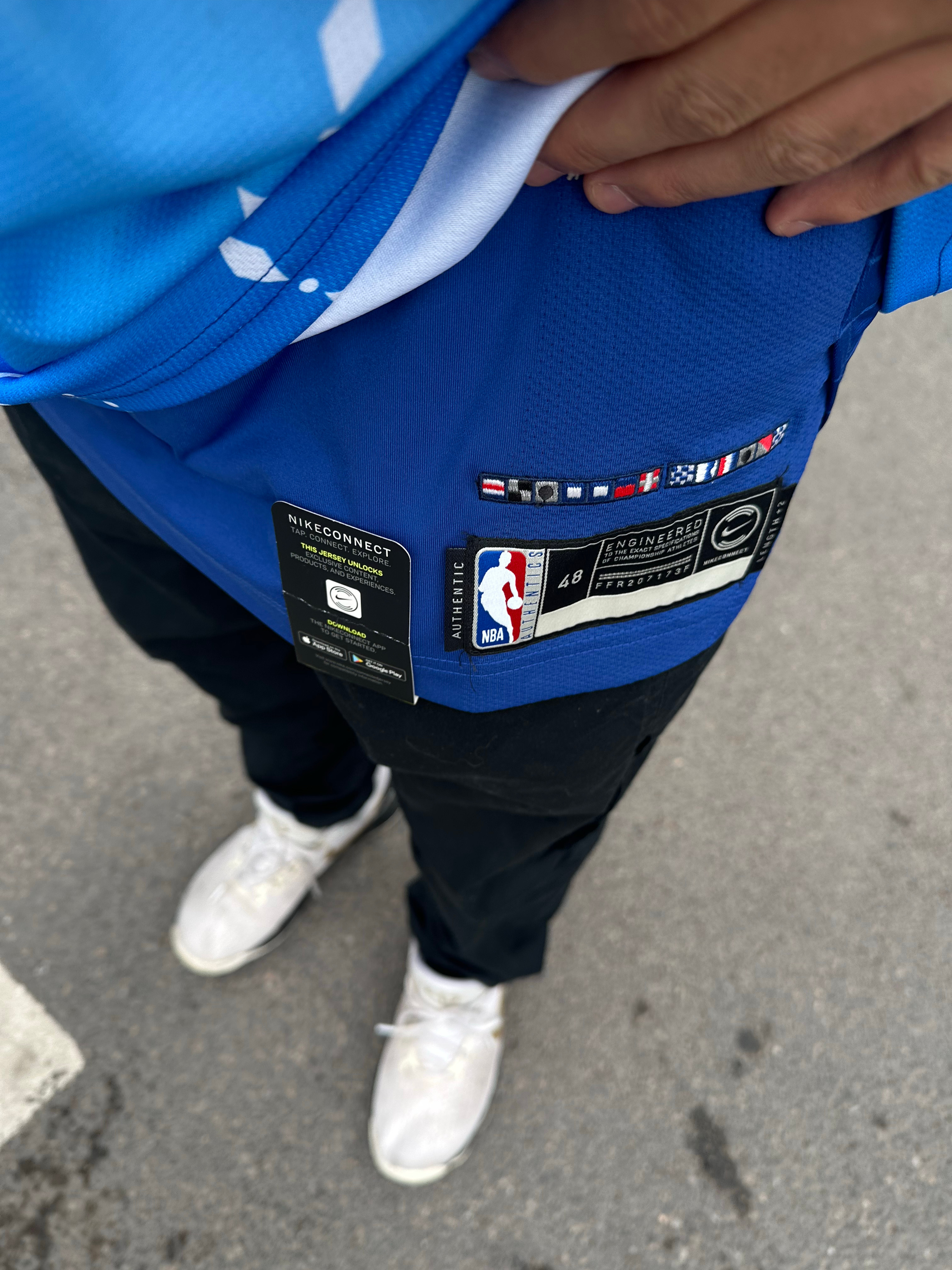 穿了件小卡新赛季篮不住我的观赛搭子