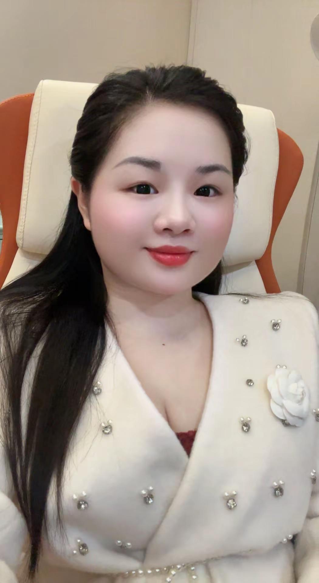 今年好好干 争取买条碎花裙 也感受一下Polo衫的深情职场风尚 优雅气质