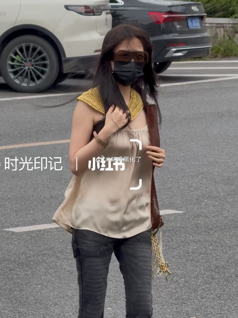 虞书欣今天上班路透？？？ 