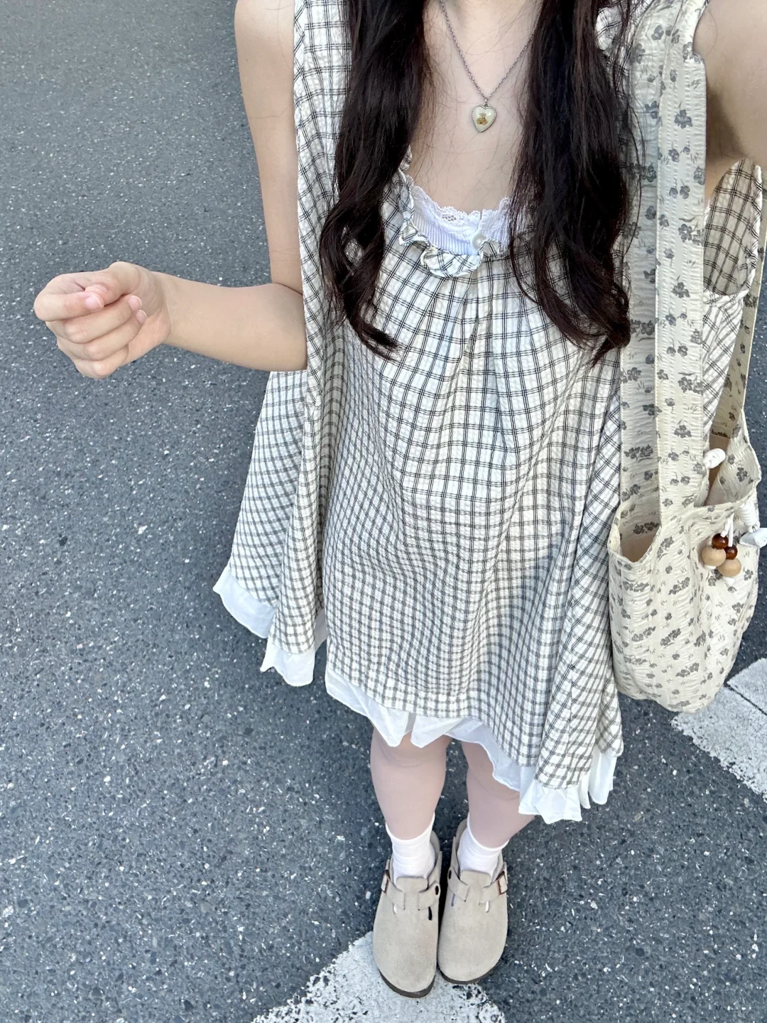 Bm吊带和花边格子裙