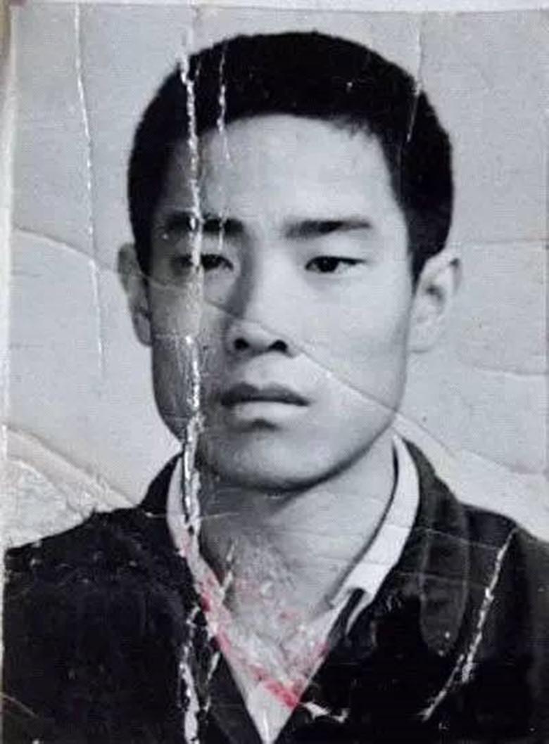 一个姓氏，曾经给他带来无数关注，却没能在刑场前替他挡下一颗子弹。更让人唏嘘的是，