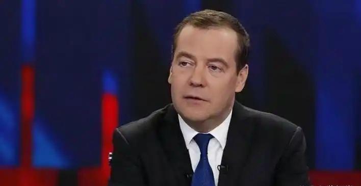 如果咱们真坐上那把“反制裁同盟”的交椅，受损的绝不止是生意，而是整整一代人“闷声