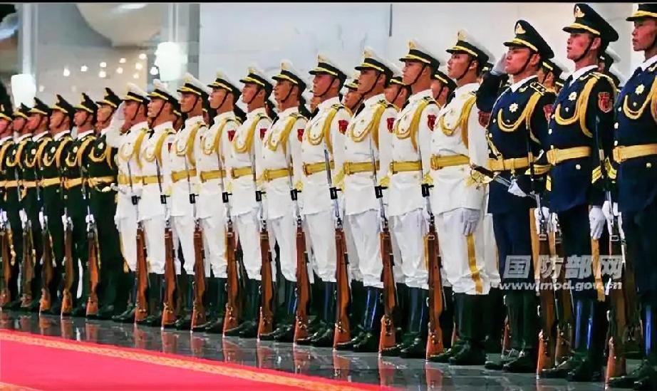 特朗普4月访华的心情很迫切。他对媒体畅谈上次访华时，欢迎他的中国仪仗队士兵很多，