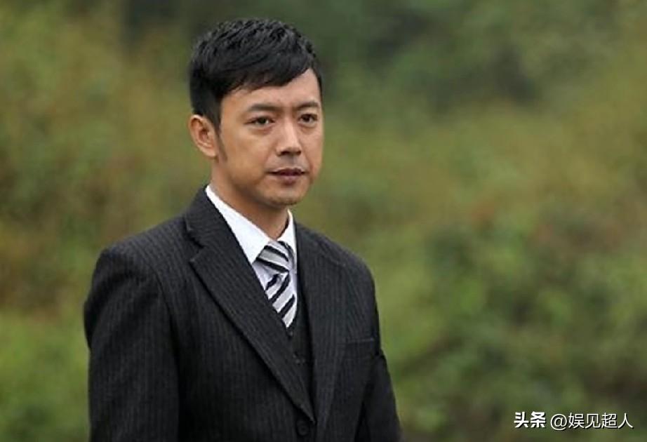 谁能想到，一个上台就紧张到说不出话的演员，居然演活了国产剧里最经典的反派？
 