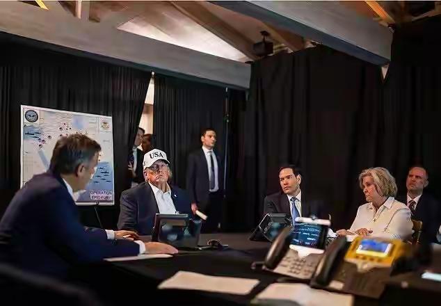 以色列国防部新闻处宣称，伊朗防空系统被摧毁。美以300架战机，在伊朗特定省份上空