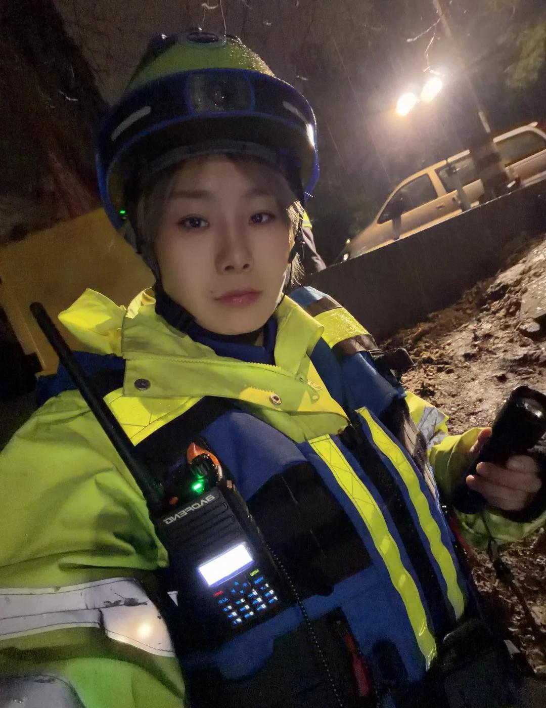 女拳手-城市救援（水域搜救）
昨天半夜用了水下声纳，水下机器人，排钩，长钩，雨越