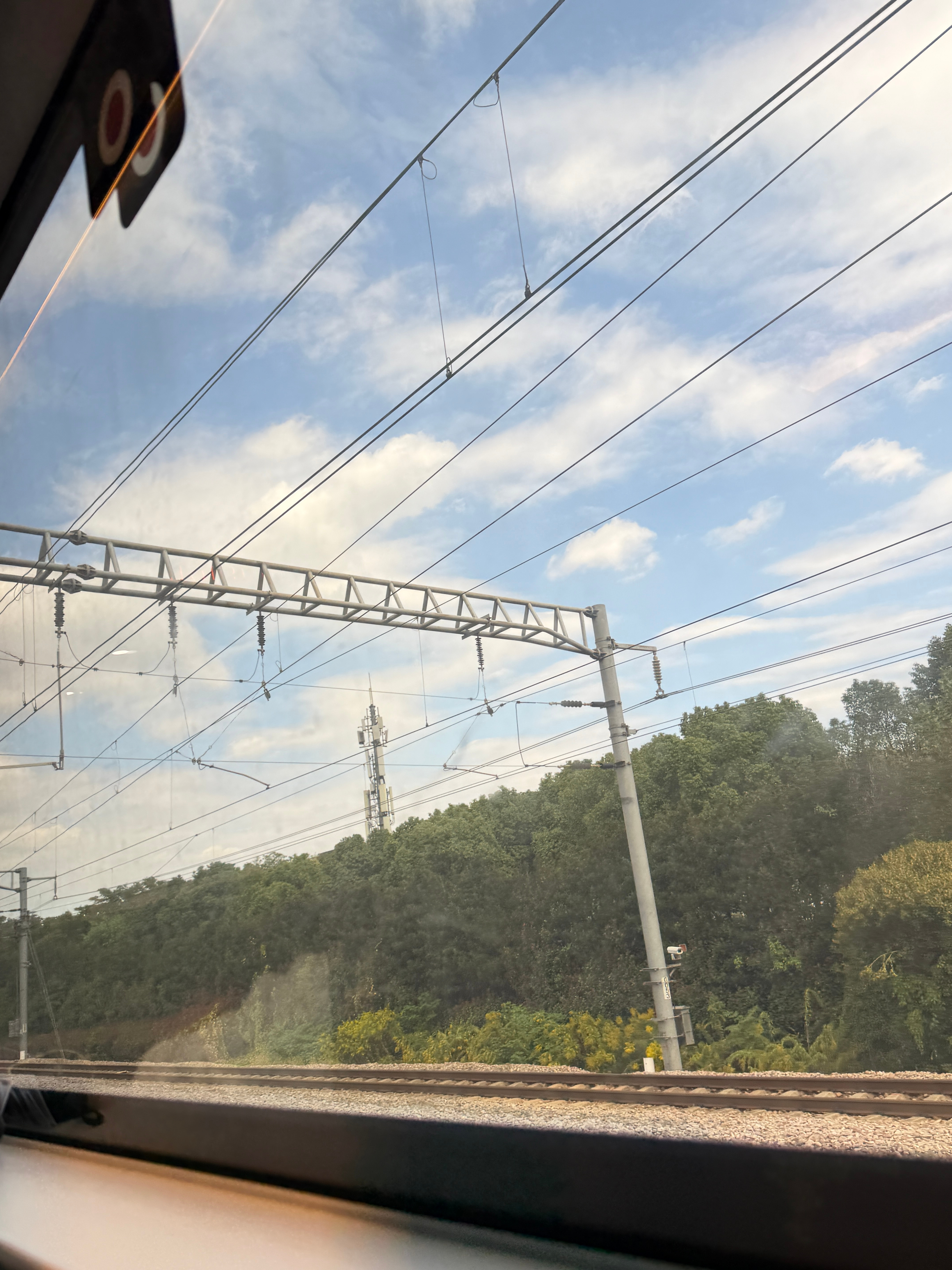 10月最后一天，拍了一台非常有气场、非常豪的大六座全尺寸SUV，今年还未上市车型