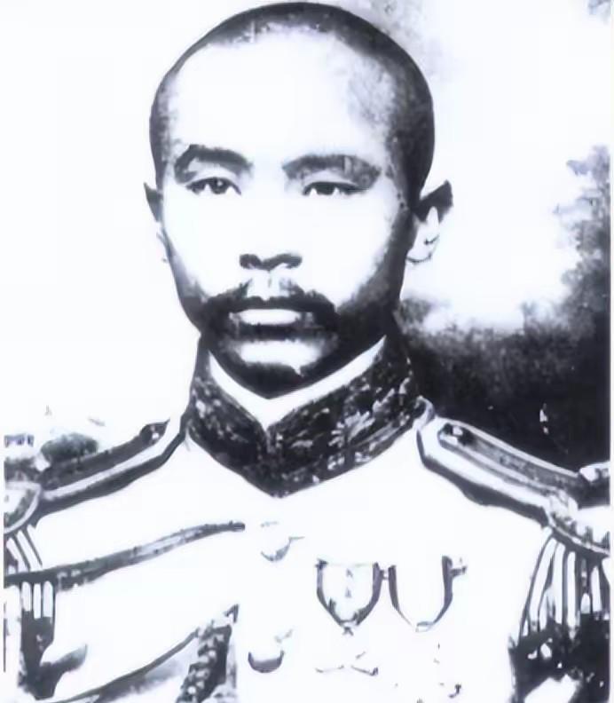 1939年，已经淡出军界、在昆明行医的范石生，出诊途中被杨维骞当街枪杀。杨维骞是