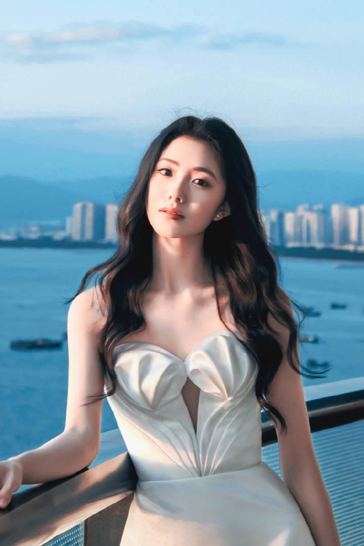 在内娱，很多女明星的颜值总会褒贬不一，审美各执一词。可刘浩存纵然身上有着不少舆论