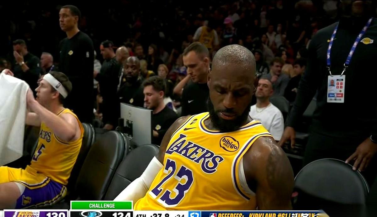 我跟你说，雷迪克说詹姆斯是个疯子，这词儿都算客气的了。
一个41岁的老头啊，背靠