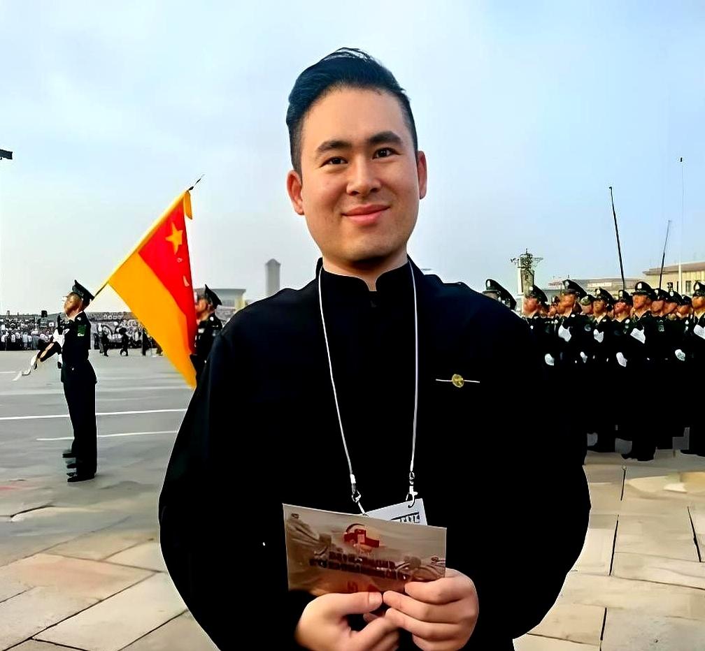 别只盯着馆长！台湾还有很多青年，比他更早、更刚地站在“统一第一线”！
 
不可否