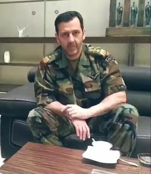 现在网上有人吹捧巴沙尔的弟弟马希尔。
具体内容是这样的，马希尔在城破之前的几天一