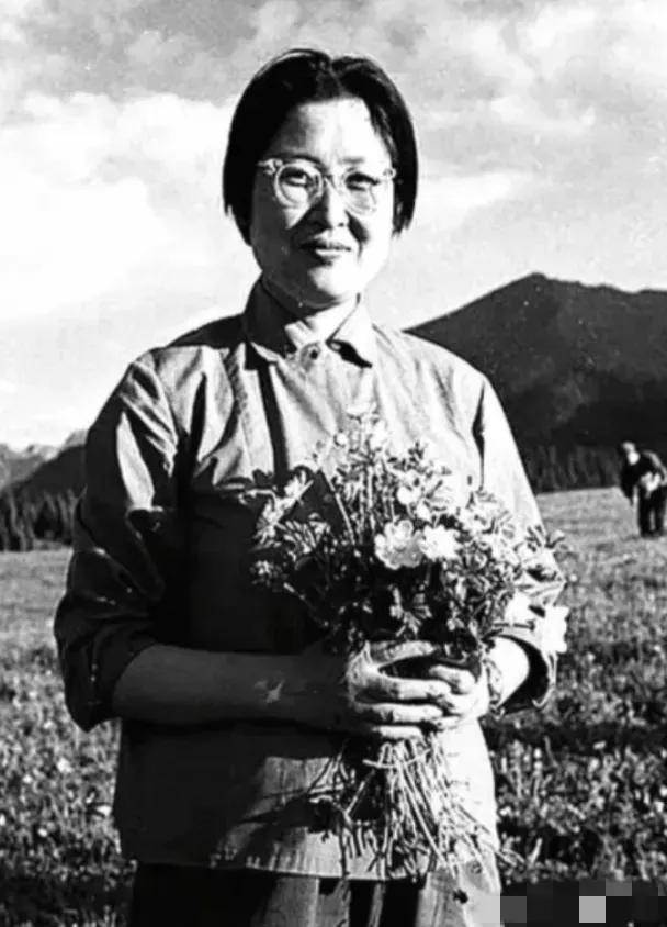 1970年，李敏被安排到河南遂平的农场接受“再教育”，毛主席知道后，只跟她说了一