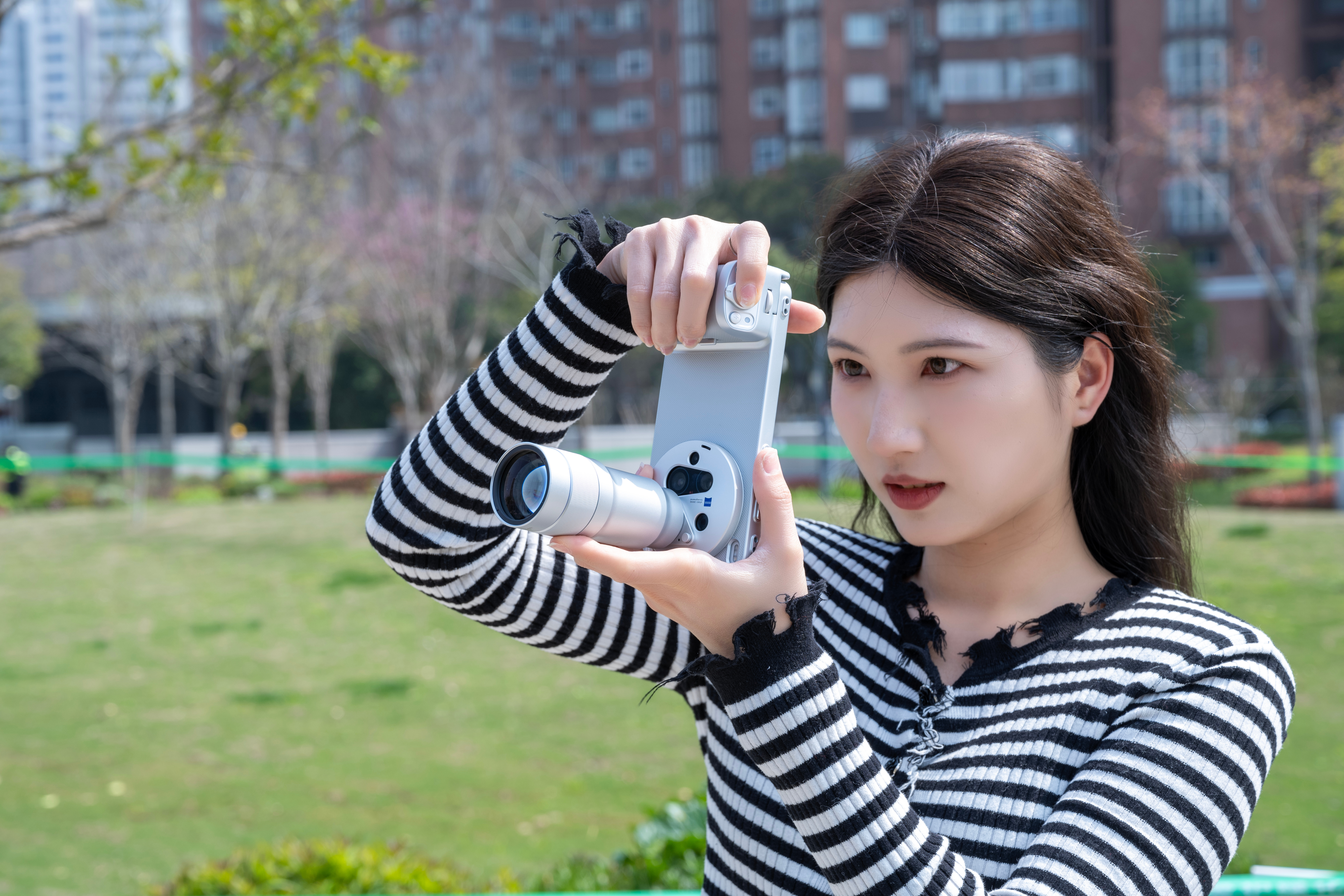 vivo X300 Ultra，用上了4.7倍增距镜400mm的新大炮,外观上也