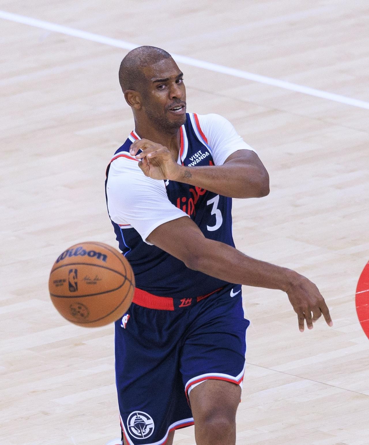 把体面留在了快船！！保罗职业生涯最后一个赛季表现！！

对阵爵士：上场14分钟，