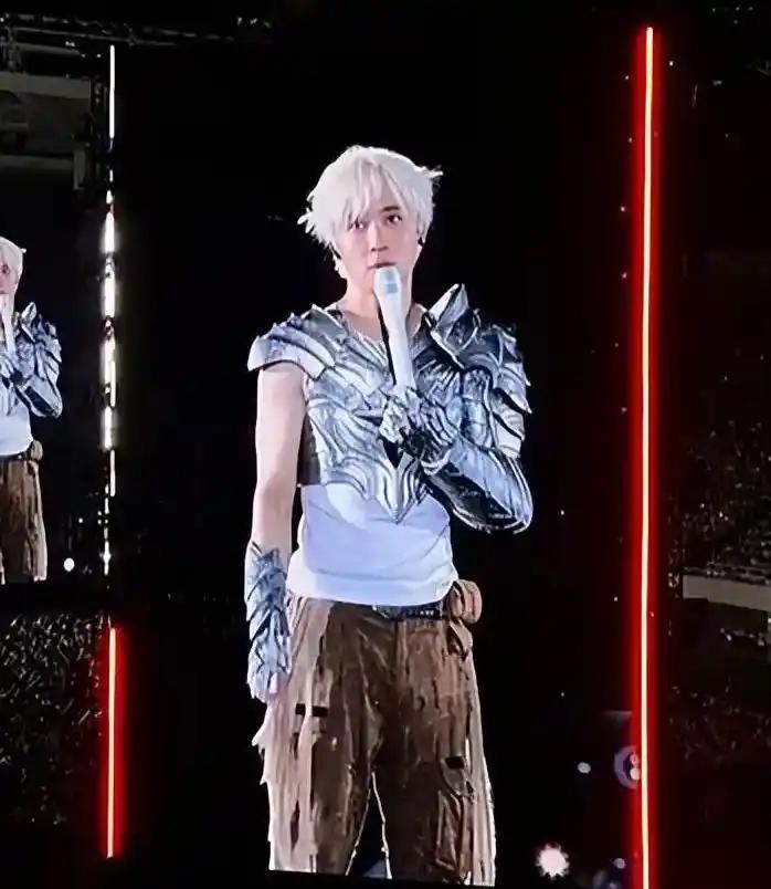 薛之谦广州演唱会遇暴雨设备故障，当场宣布全额退票还报销机酒