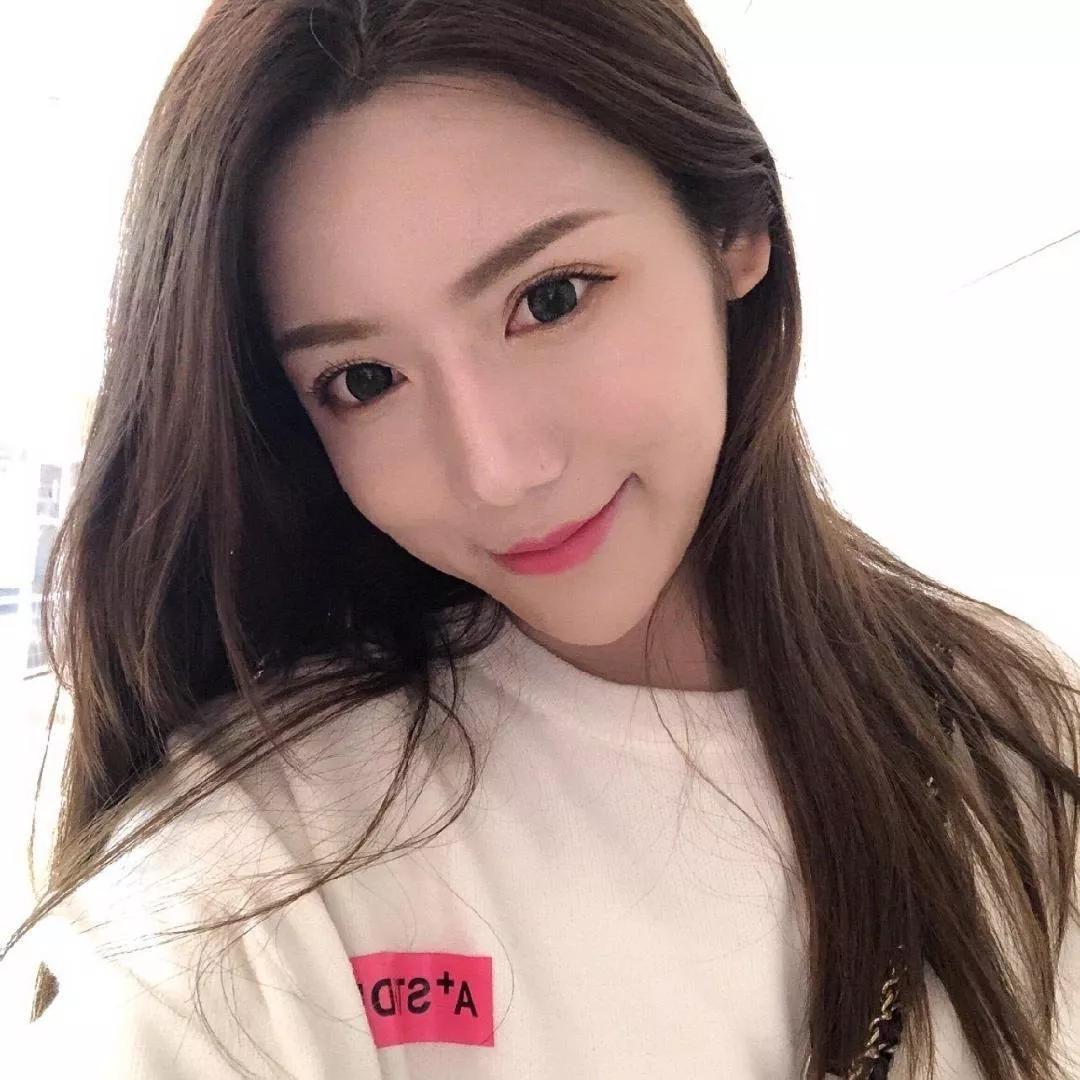 清颜如画，笑靥似花。她笑靥如花 温婉眸光 淡雅笑靥 仍然笑靥如花 缘于笑靥如花 