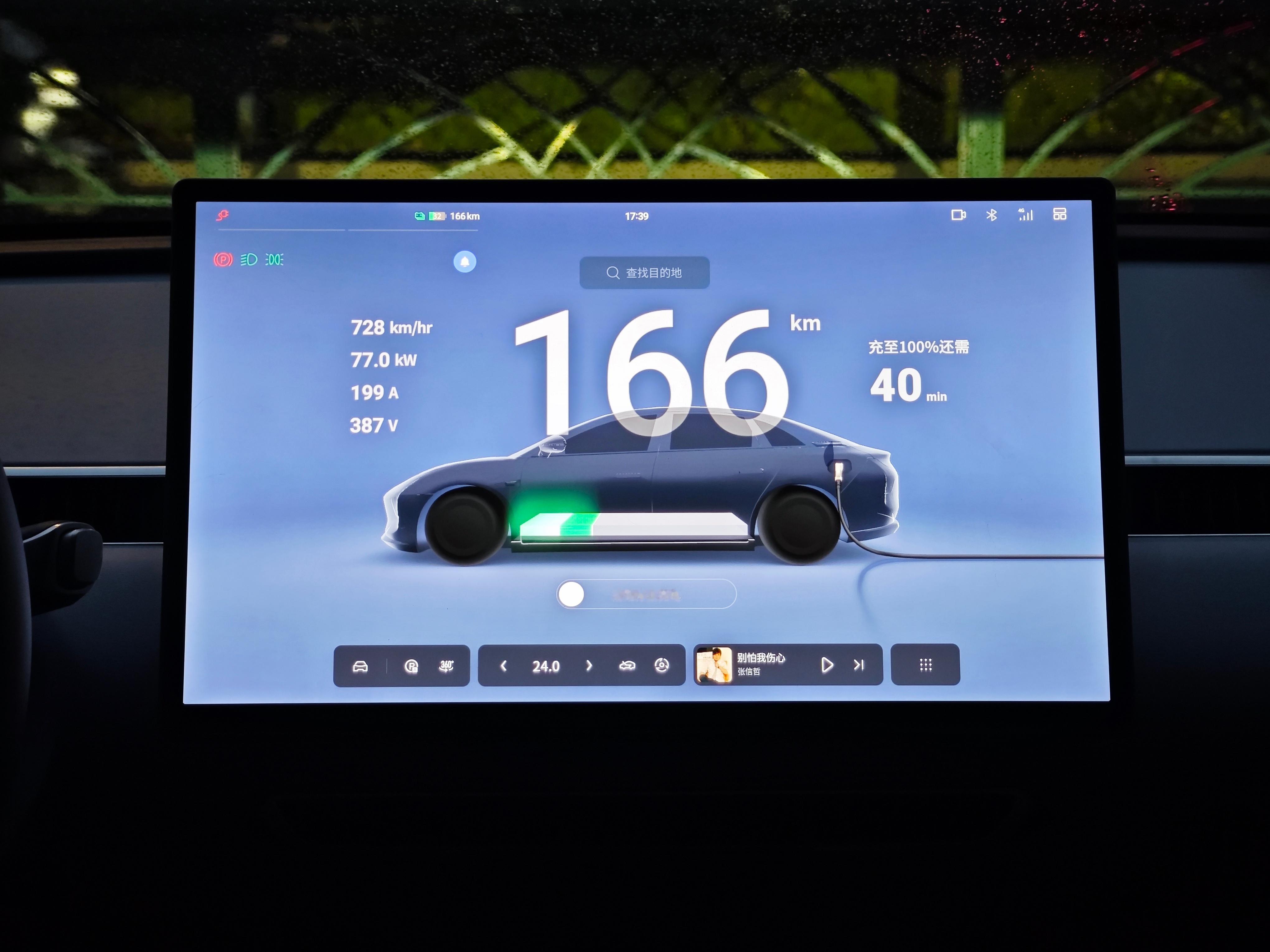 国庆前小鹏给车主送了30度电，对于小鹏MONA M03来说，这30度电就是300