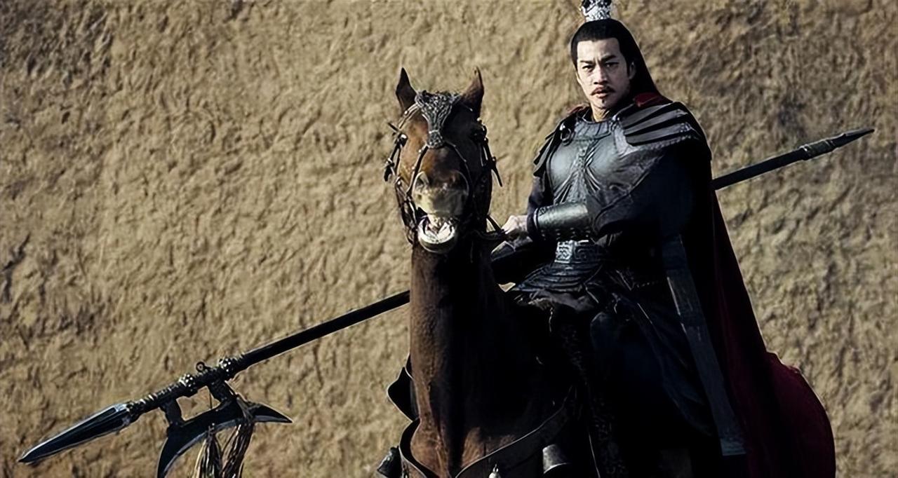 很多人都觉得何润东这波翻红太突然，完全是天上掉馅饼的好事，51 岁的年纪还能迎来