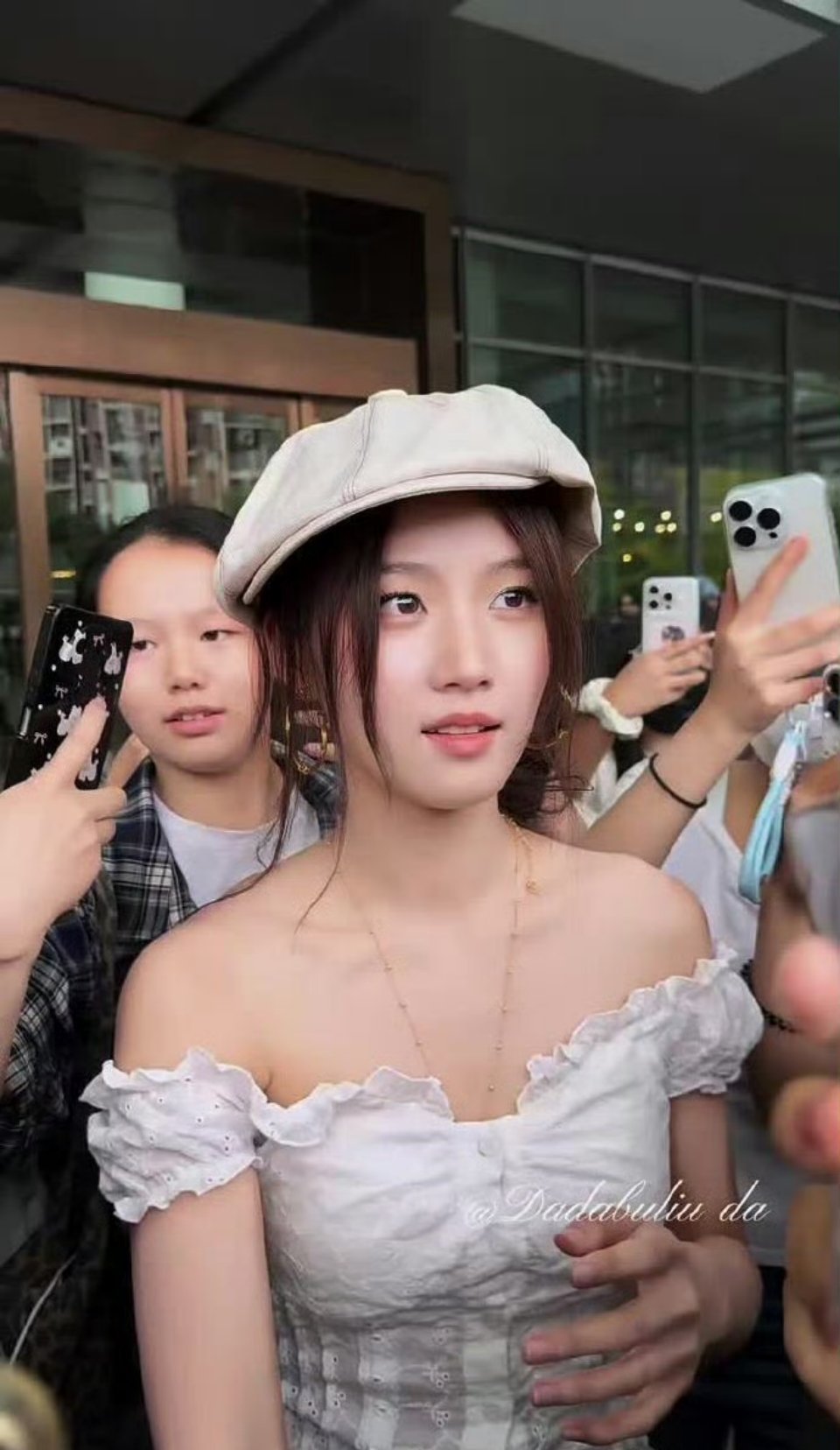 卢昱晓戴贝雷帽好可爱像是在画室遇到的温柔学姐[期待] ​​​