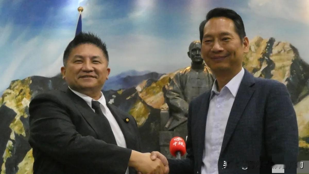 杨琼樱为啥不愿意搞“全民调”呀？
 
今天国民党台中市长候选人协调没出结果，江启