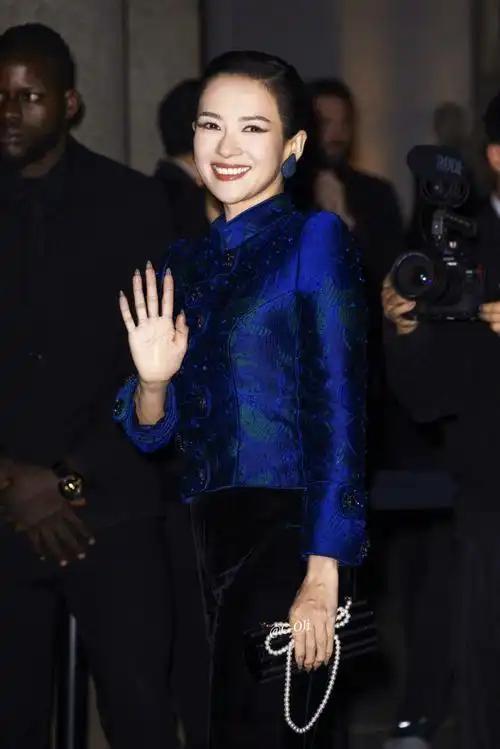 2025年米兰时装周，章子怡以Giorgio Armani Privé 2025