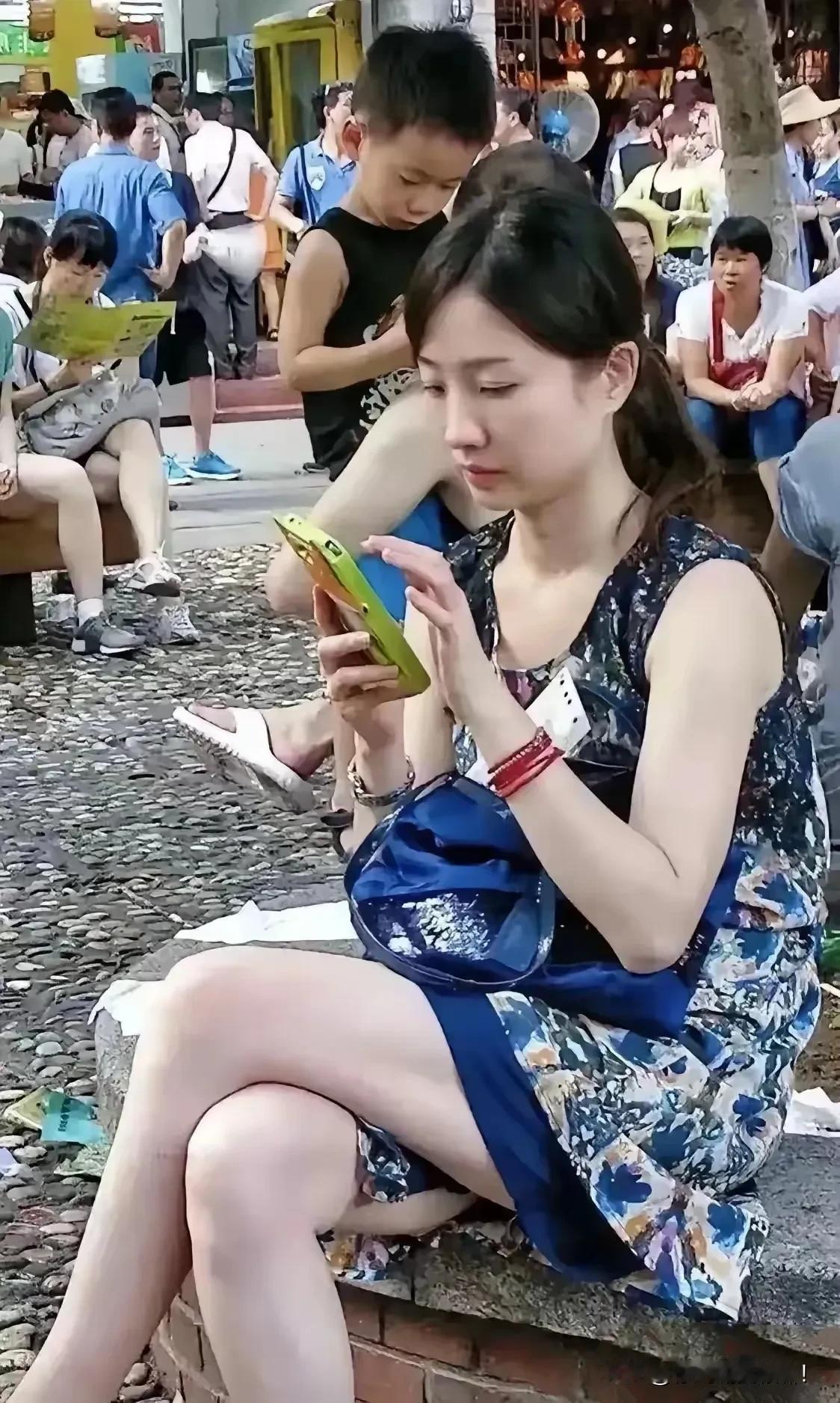 当你发现一个很美，一眼就相中的女子，但她一看就很有可能已经结婚生子了，怎么办？[