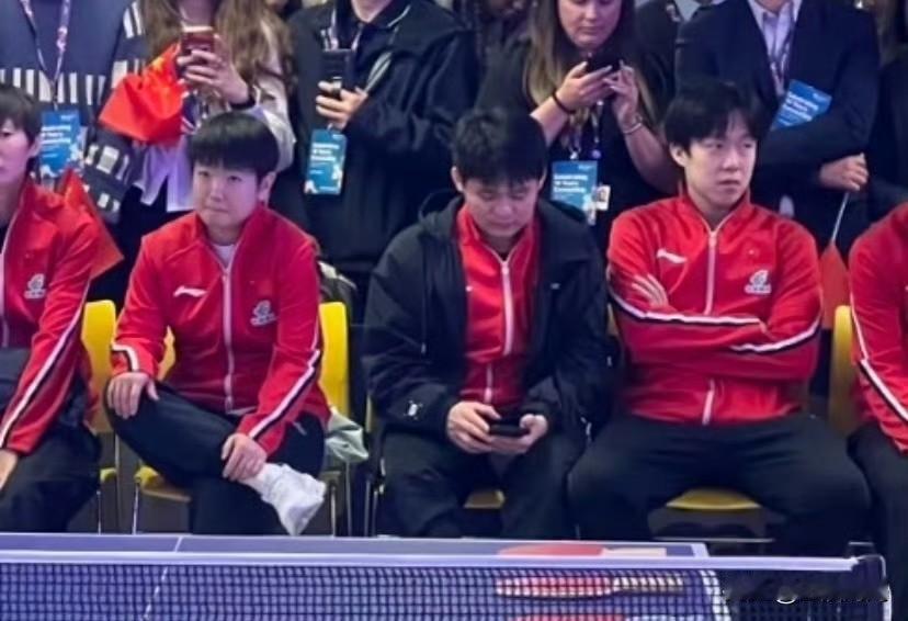为了纪念中英乒乓外交五十五周年，
中国乒乓球队去了英国拉夫堡大学伦敦校区参加本次